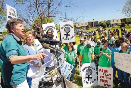  ?? ROBERTO BOREA/ASSOCIATED PRESS ?? Martha Burk, chairwoman of the National Council of Women’s Organizati­ons, addresses a rally in Augusta, Ga. on April 12, 2003.