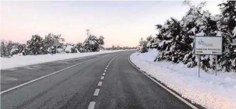  ?? ABC ?? Una de las carreteras de la provincia de Toledo, en las que se ha despejado el hielo y la nieve