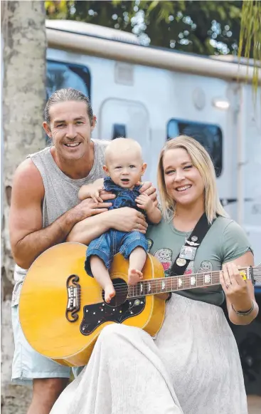  ?? Picture: ANNA ROGERS ?? THREE’S COMPANY: Singer-songwriter Catherine Britt with husband James and their baby son Hank — the country musician is touring nationally starting in Cairns tonight.