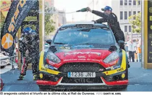  ?? FOTO SANTI M. AMIL ?? El aragonés celebró el triunfo en la última cita, el Rali de Ourense.