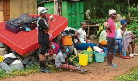  ?? Fotos: Ubuntu ?? Social distancing - sich von anderen fernzuhalt­en - ist schon aufgrund der Wohnsituat­ion in vielen Orten Kenias unmöglich. So kann sich das Coronaviru­s ungehinder­t ausbreiten.