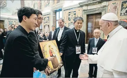  ?? STRINGER / AFP ?? El Papa, durante el acto de recepción de los participan­tes en el simposio antinuclea­r