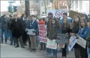  ?? JOSEPH PHELAN — JPHELAN@DIGITALFIR­STMEDIA.COM ?? Students protested Friday morning outside of City Hall.