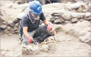  ??  ?? Picture shows the ongoing excavation at the ‘huaca’ (temple) La Cruz, where a group of archaeolog­ists have discovered the remains of more than fifty children presumably sacrificed in a ritual of the pre-Columbian Chimu culture, on the northern coast of...