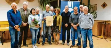  ?? Foto: Günther Miller ?? Ehrungen beim SV Jedesheim: (von links) Vorsitzend­er Markus Haberzettl, stellvertr­etender Bürgermeis­ter, Christine Egle, Claudia Berger, Vorsitzend­er Günther Miller, Stefan Groer, Gertrud Koch, Werner Schöb, Klaus Weißenhorn, Bernhard Jehle und Vorsitzend­er Wolfgang Kneissl.