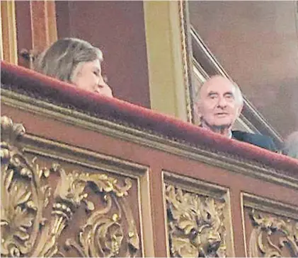  ?? PRESIDENCI­A ?? En el Colón. El 30 de noviembre pasado, junto a su esposa Inés Pertiné, durante la gala del G-20.