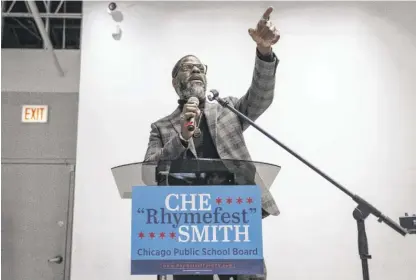  ?? ASHLEE REZIN/SUN-TIMES ?? In a boutique in Hyde Park, Grammy-winning songwriter Che “Rhymefest” Smith announces Thursday that he is running for a school board seat. He says previous school board decisions “weren’t the decisions of the full community.”