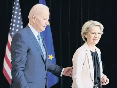  ?? EVELYN HOCKSTEIN / REUTERS ?? El president Joe Biden, amb la presidenta de la Comissió Europea, Ursula von der Leyen