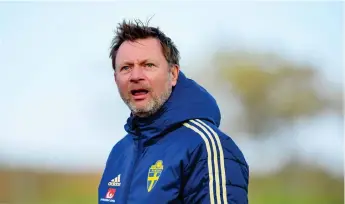  ?? Bild: LUDVIG THUNMAN ?? INSTÄLLT. Peter Gerhardsso­n fick inte leda landslaget mot Nederlände­rna. Finalen i Algarve Cup regnade bort, och i stället korades båda lagen som vinnare.