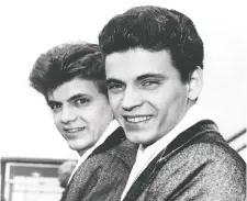  ?? THE ASSOCIATED PRESS ?? Musician and songwriter Don Everly, right, seen with his younger brother Phil in 1960, has died at the age of 84.