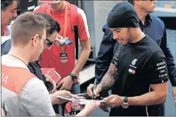  ??  ?? ESPECTADOR. Hamilton asistirá al inicio de MotoGP en Qatar.