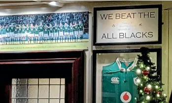  ??  ?? Searson’s pub in Dublin has a commemorat­ion of one of Irish rugby’s greatest days.