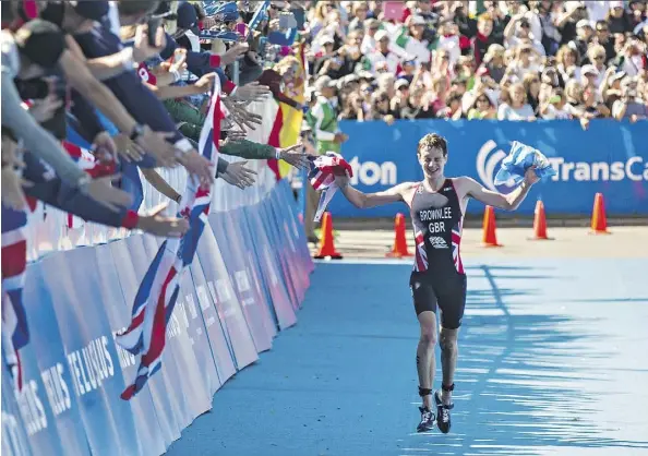  ?? CODIE MCLACHLAN ?? Great Britain’s Alistair Brownlee greets fans as he wins the ITU World Triathlon Grand Final in 2014, when Edmonton last hosted the event.