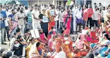  ?? ?? (File pic) Villagers protesting against tiger attacks in The Nilgiris