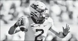  ?? WILLIAM WOTRING/AP ?? West Virginia quarterbac­k Jarret Doege makes a pass against Kansas State on Saturday.