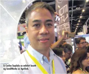  ??  ?? Si Carlos Saplala sa exhibit booth ng SeedWorks sa Agrilink.