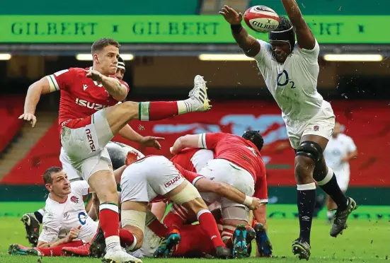  ??  ?? Paying the penalty: World-class lock Maro Itoje is playing on the edge for England and, all too often, straying over it