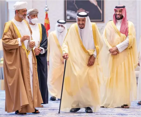  ?? INVESTMENT
SPA ?? Saudi King Salman and Crown Prince Mohammed bin Salman receive Oman’s Sultan Haitham bin Tariq Al-Said at the royal palace in NEOM on Sunday.