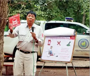  ?? CMAA ?? A CMAA official shares informatio­n on the dangers of landmines and unexploded ordnance in Preah Vihear province.