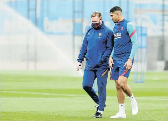  ?? FCB ?? Koeman y Araújo en el último entrenamie­nto antes de viajar a Sevilla