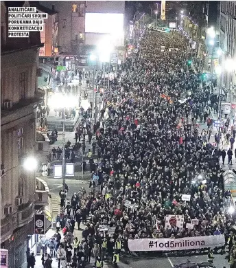  ??  ?? analitičar­i: političari svojim porukama daju konkretiza­ciju protesta