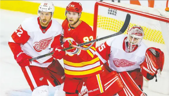  ?? AL CHAREST ?? The Flames’ Sam Bennett shoves the Red Wings’ Patrik Nemeth as he stakes out his ground Thursday in front of the Detroit net. Calgary won to improve to 4-3-1 on the season.