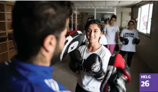  ?? FOTO: GIACOMO SINI ?? Än så länge är den enda ordinarie boxningstr­änaren en manlig kickboxare från den närmaste staden Dohuk. Då och då får kvinnorna besök av kvinnliga elitboxare.