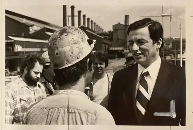  ?? Heinz History Center ?? Former Pittsburgh mayor, and proud Italian-American, Richard Caligiuri speaks with steelworke­rs during one of his campaigns.