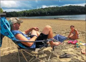  ?? PAUL POST — PPOST@DIGITALFIR­STMEDIA.COM ?? Rob Saltus and his daughter, Hayden, of Wynantskil­l, were the only people found at Moreau Lake State Park’s beach Tuesday morning. The lake has been cleared for swimming after being closed last Friday by a potentiall­y harmful algal bloom.