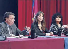  ?? RICARDO ORDOÑEZ/ICAL ?? El consejero González Gago inaugura la jornada en Burgos