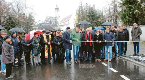  ?? Foto: Gerlinde Drexler ?? Zur offizielle­n Eröffnung waren neben Vertretern von Behörden, der Polizei, beteiligte­n Baufirmen und Stadträten auch viele Anwohner gekommen.