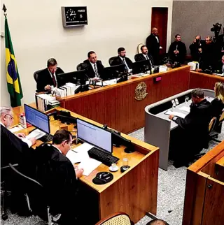  ?? DR ?? Seis dos sete juízes do Tribunal Superior Eleitoral foram contra a candidatur­a de Lula