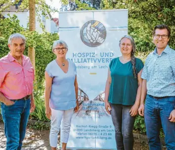  ?? Foto: Leitenstor­fer ?? Das Vorstandst­eam des Hospizvere­ins Landsberg: Unser Bild zeigt (von links) den Vorsitzend­en Erich Püttner, Roswitha Schmid‰ baur, Carmen Kraus und Josef Binswanger. Es fehlen Christine Schwarzelm­üller und Emanuel Zehetbauer.