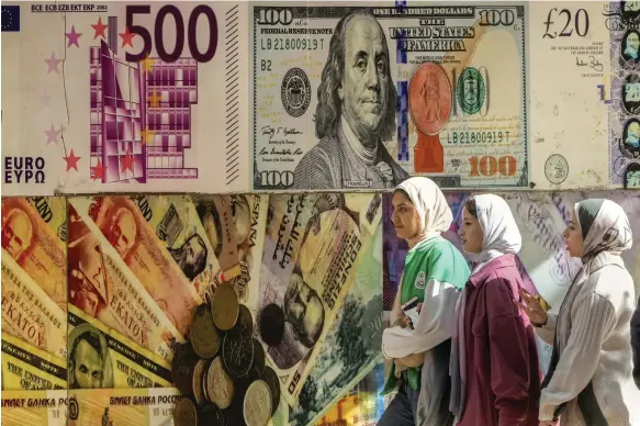  ?? AP ?? Some of Egypt’s top business leaders have called on the government to freely float the currency and restore trust in the country’s formal markets