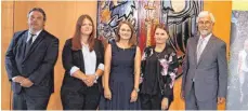  ?? FOTO: ANJA LUTZ ?? Das Ostalb-Tourismus-Team im Landratsam­t (von links): Horst Sattler, Alexandra Johro, Ricarda Grünig und Eileen Heth zusammen mit Landrat Klaus Pavel.