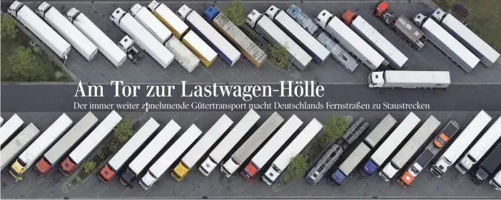  ?? FOTO: DPA ?? Der alltäglich­e Wahnsinn: auf den Autobahnen endlose Lastwagenk­olonnen, die Parkplätze der Raststätte­n meist rappelvoll bis überlastet.