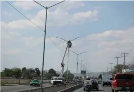  ?? FOTOS: DANY BÉJAR Y HELIOT RIZO ?? La primera etapa del alumbrado debió terminar en diciembre.