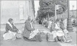  ?? Foto Luis Castillo ?? ▲ En 2050, una de cada cuatro personas en la región tendrán 60 años o más. En la imagen, bordadoras de servilleta­s en el Zócalo de la Ciudad de México.