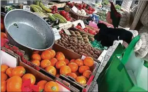  ??  ?? Le marché italien de Cagnes-sur-mer se tient le premier samedi du mois.