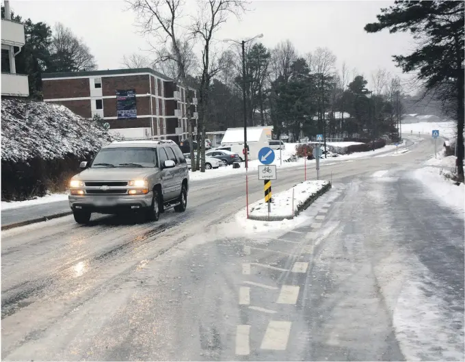  ??  ?? FORVENTER UHELL: Ifølge bilberger Kim Igland var det svaert glatt på veiene onsdag, og at det skulle bare bli verre utover dagen. Han sa at Grooseveie­n var ett av de glatteste stedene.