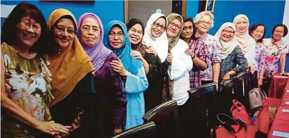  ?? PIX BY ZAHARAH OTHMAN ?? The writer’s classmates at their recent reunion in Kuala Lumpur.