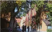  ?? Foto: Michael Hochgemuth ?? In der Fuggerei waren schwedisch­e Soldaten stationier­t. Beim Abzug zerstörten sie viele Gebäude.