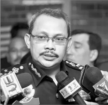  ?? — Bernama file photo ?? Dzulkifli warns corrupt politician­s “... just wait”.