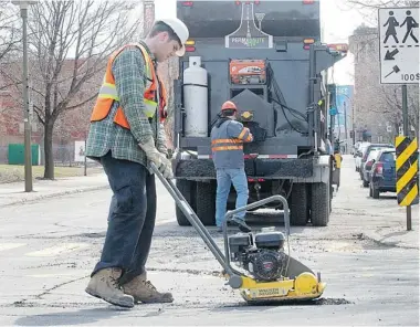  ?? MARIE-FRANCE COALLIER/ THE GAZETTE ?? A PermaRoute Solution worker demonstrat­es a new pothole-filling method in the Sud-Ouest borough on Monday.