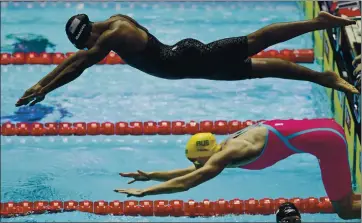  ?? MARK SCHIEFELBE­IN — THE ASSOCIATED PRESS ?? United States’ Simone Manuel diving in for the final leg of the mixed 4x100m freestyle relay final at the World Swimming Championsh­ips in Gwangju, South Korea on July 27, 2019. Katie Ledecky is among several big names diving back in with