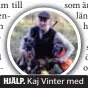  ?? FOTO: PRIVAT ?? HJÄLP. Kaj Vinter med hundarna Kelso och nu avlidne Texas.