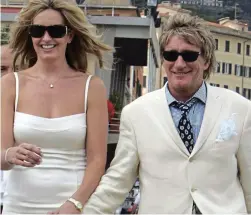  ??  ?? On patrol: Lisa protected Rod Stewart and wife Penny