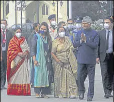  ?? DEEPAK SANSTA/HT ?? President Ram Nath Kovind and his family taking a stroll on the Ridge in Shimla on Saturday.