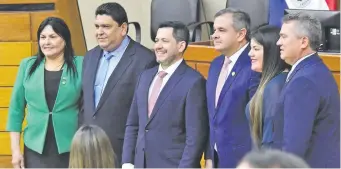  ?? ?? María C. Benítez, Marcelo Salinas, Raúl Latorre, Carlos Arrechea, Bettina Aguilera y Leonardo Saiz.