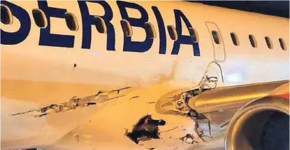  ?? ?? Avion E-195 pretrpio je znatna oštećenja
